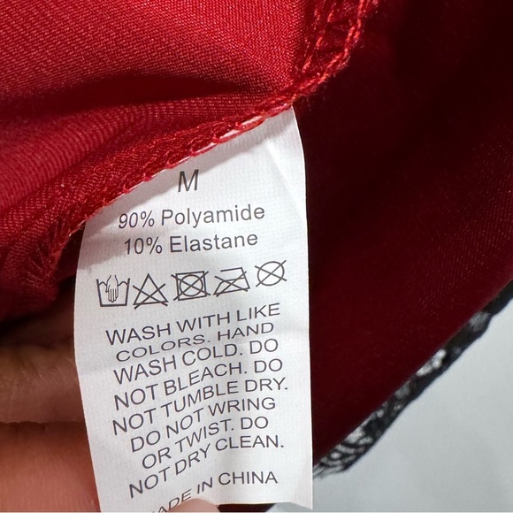 🔵 Red Satin Robe with Lace Trim Size Medium - Picture 6 of 6